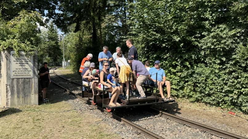 125-jähriges Jubiläum der Bahnstrecke im Städtedreieck: Bahnhofsfest Burglengenfeld - Draisine im Pendeldienst ins Zementwerk - Foto: Volker Seidel, Münchberg