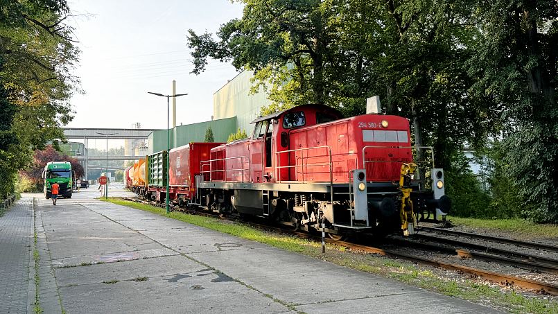 125-jähriges Jubiläum der Bahnstrecke im Städtedreieck: Bahnhofsfest Burglengenfeld - Im Zementwerk 294 580-6 - Foto: Volker Seidel, Münchberg