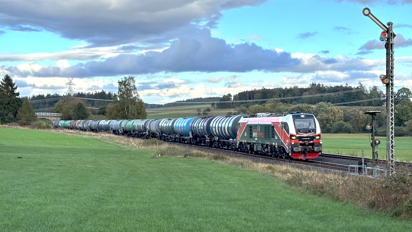 Reger Verkehr auf der Ludwig-Süd-Nord-Bahn - Erfurter Bahnservice Eurodual 159 227-8 bei Münchberg Eisteich - Foto: Volker Seidel, Münchberg